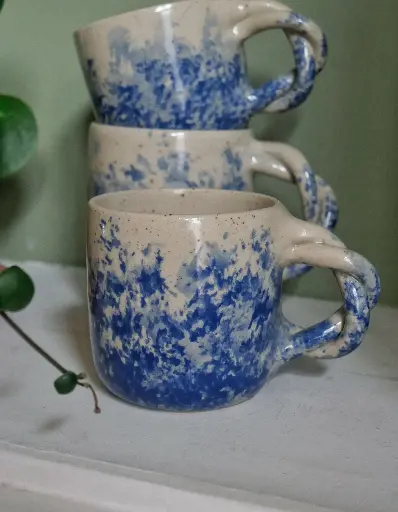 Les Tasses | Tiny Blue Mountains